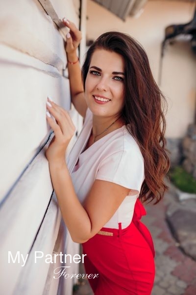 Online Dating with Gorgeous Ukrainian Woman Viktoriya from Zaporozhye, Ukraine