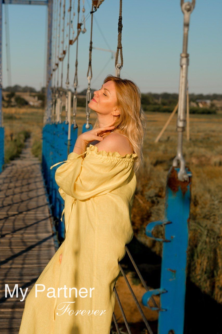 Online Dating with Gorgeous Ukrainian Woman Yaroslava from Odessa, Ukraine