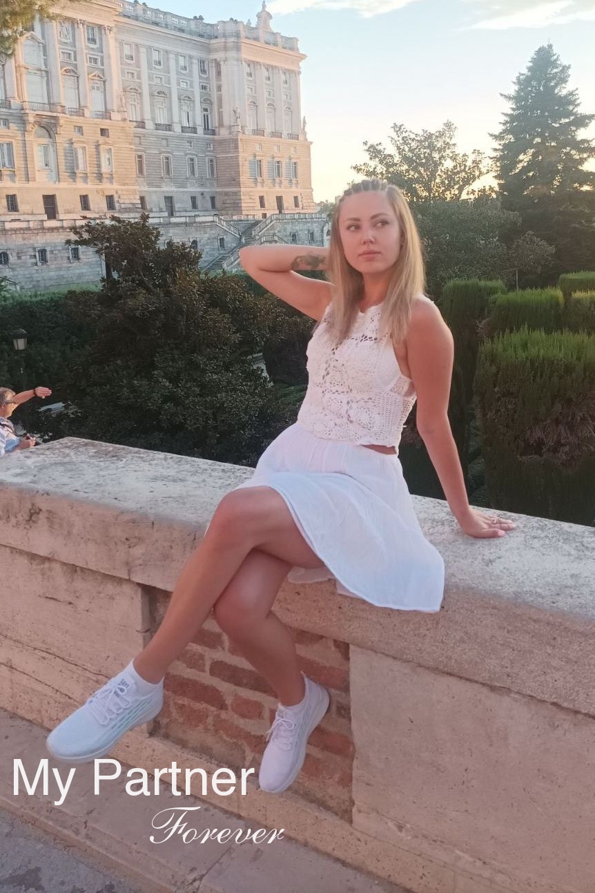 Online Dating with Pretty Belarusian Girl Anastasiya from Minsk, Belarus