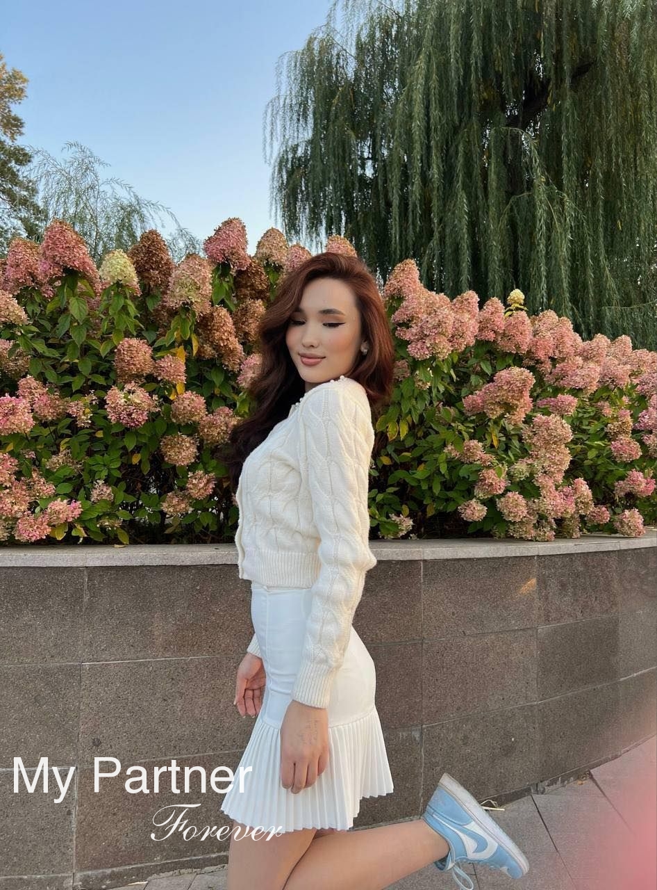 Online Dating with Pretty Russian Lady Akniet from Almaty, Kazakhstan