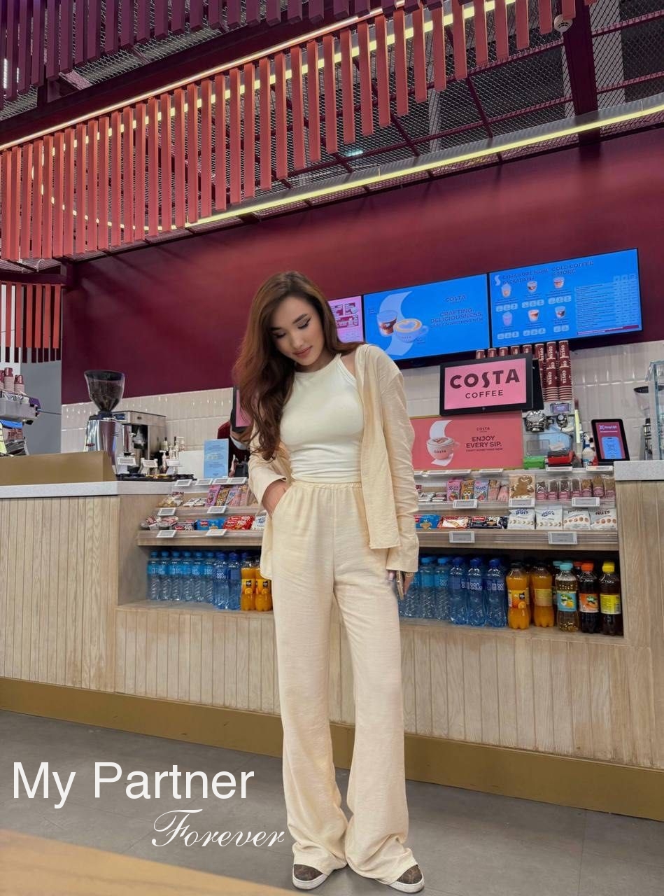 Online Dating with Sexy Russian Lady Akniet from Almaty, Kazakhstan