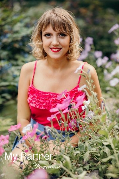 Online Dating with Sexy Ukrainian Woman Polina from Zaporozhye, Ukraine
