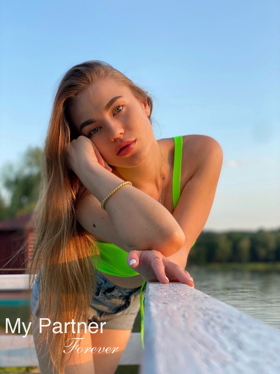 Online Dating with Single Ukrainian Woman Anna from Kiev, Ukraine