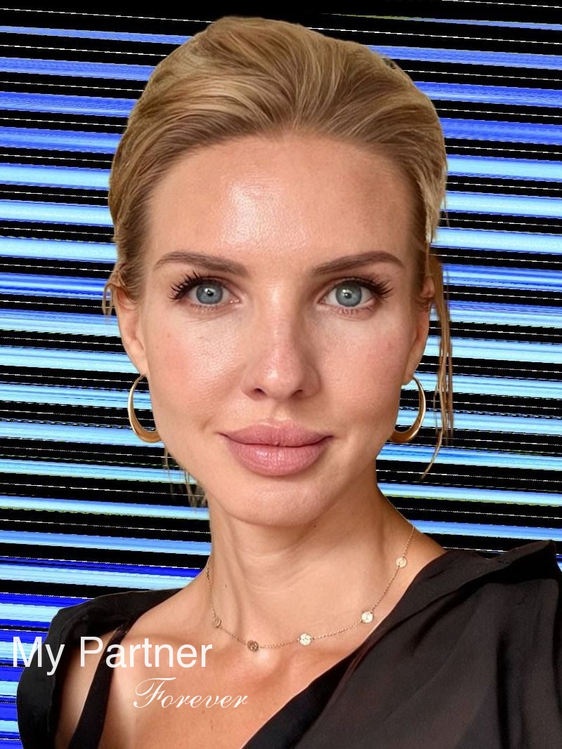 Online Dating with Single Ukrainian Woman Tatiyana from Kiev, Ukraine